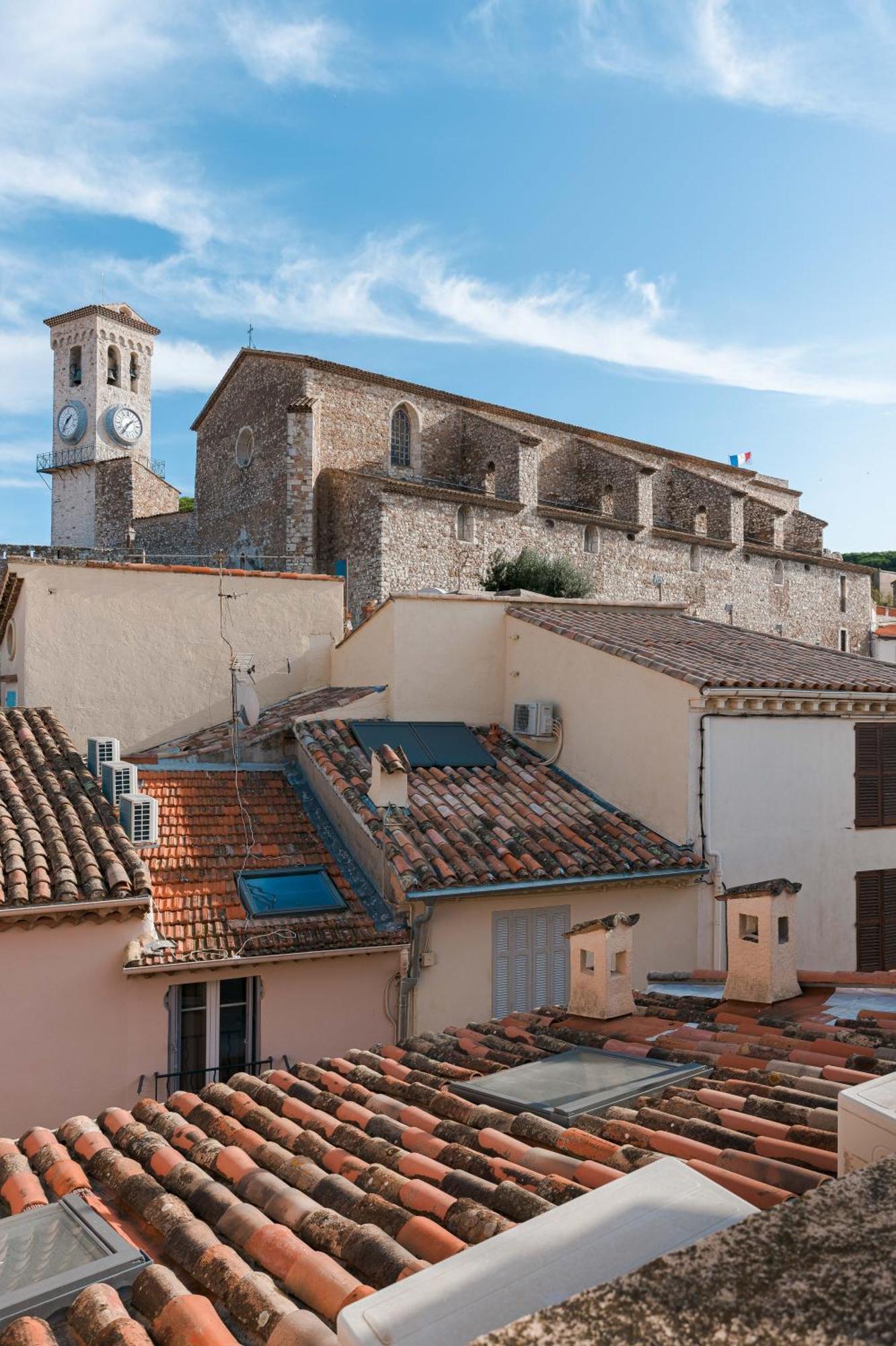 Maison Julia- Triplex Avec Rooftop Terrasse Vue Sur Et Cathedrale, 10 Mins A Pieds Du Palais Et Plages Appartamento